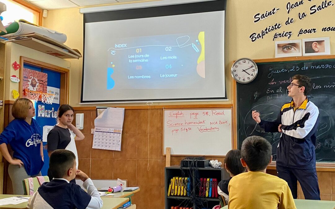 4º de la ESO da una clase de Francés a 3º y 4º de Primaria