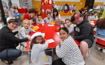 ¡Las familias visitan los talleres navideños de Infantil!