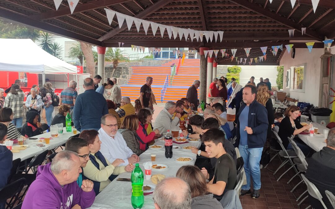 ¡Nuestra Cofradía disfruta de su tradicional almuerzo!