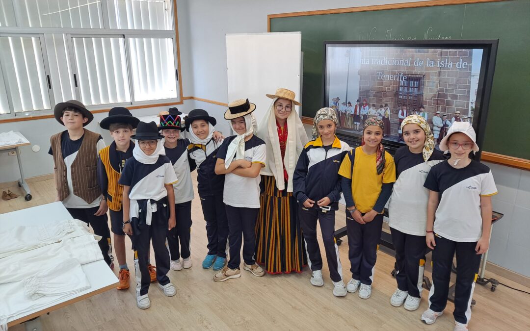 Charla sobre vestimenta tradicional de Canarias